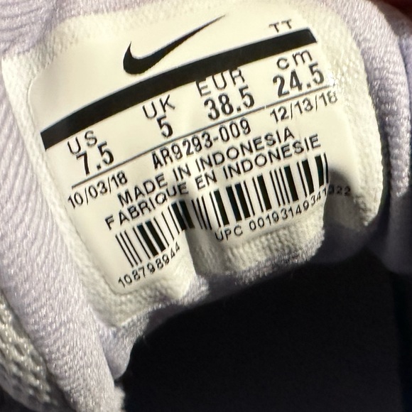 Nike Air Max 720 - Picture 6 of 10